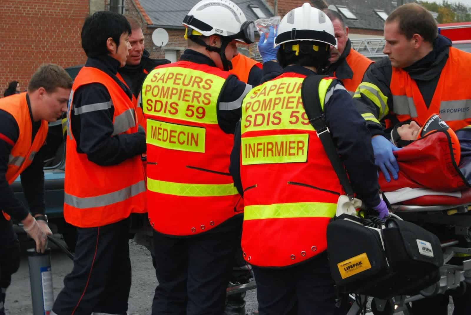 Comment devenir médecin pompier : formation, missions et carrière