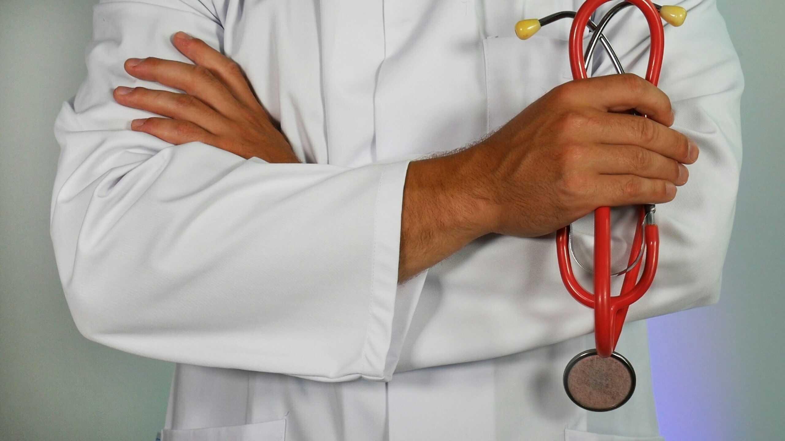 Comment devenir médecin à Monaco : conditions, démarches et conseils
