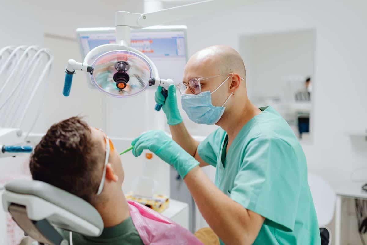Quelles aides pour l’installation d’un dentiste en 2025 ?