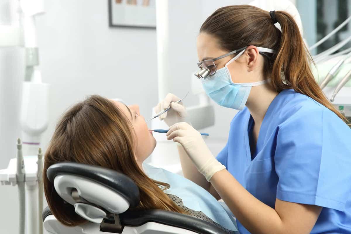 Comment devenir dentiste au Québec : études, conditions et débouchés