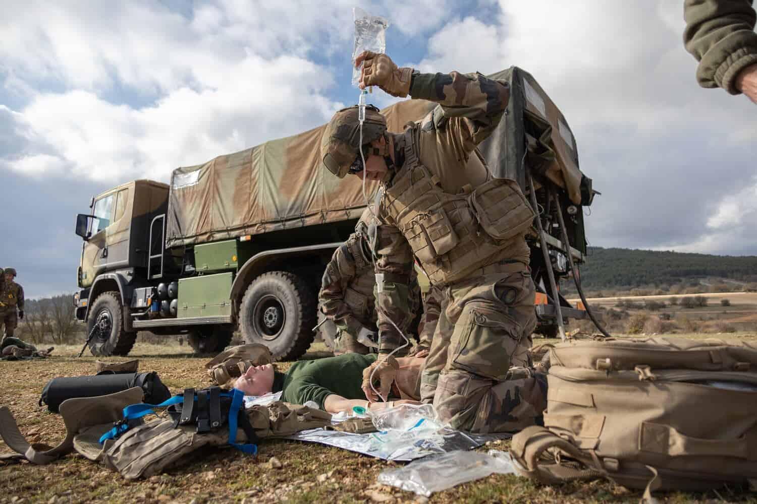 Comment devenir médecin militaire : guide complet pour une carrière dans les armées