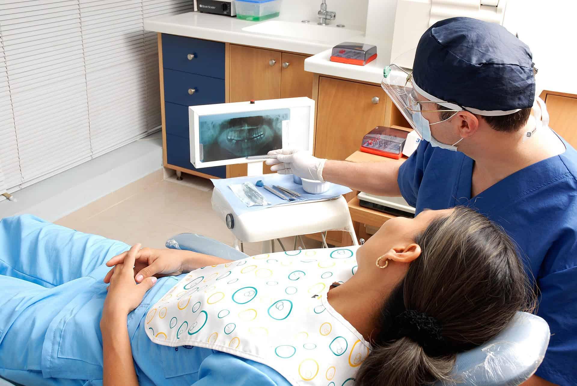 Accepter un poste de dentiste salarié : 7 erreurs à éviter avant de signer